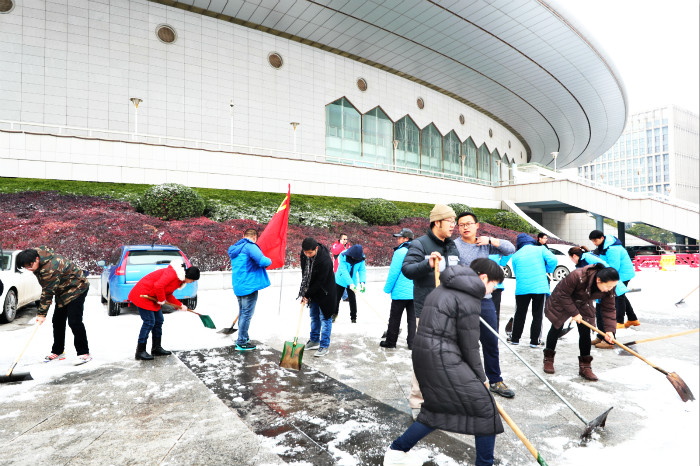 一場雪，體育中心美得不要不要的</br>但最美的風景還是他們(圖8)