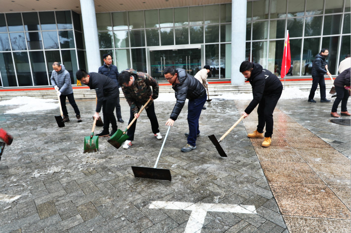 一場雪，體育中心美得不要不要的</br>但最美的風景還是他們(圖12)