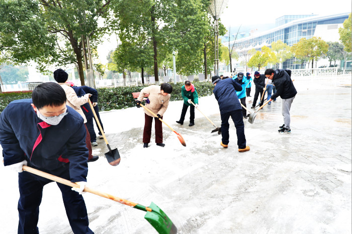 一場雪，體育中心美得不要不要的</br>但最美的風景還是他們(圖15)