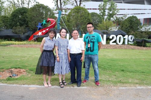 武漢體育中心開展退休老黨員“不忘初心、牢記使命”專題調(diào)研和慰問工作(圖2)