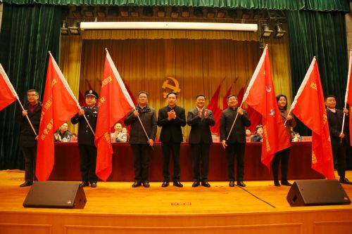 四百建設者奮戰(zhàn)軍運會主場館(圖5)