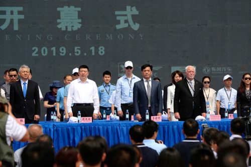 2019國(guó)際航聯(lián)世界飛行者大會(huì)在我區(qū)開幕 頂尖飛行員翱翔“天空之城”(圖6)
