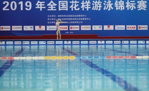 “水上芭蕾”究竟有多美？全國(guó)花樣游泳錦標(biāo)賽武漢“綻放”（附精美圖集）(圖1)