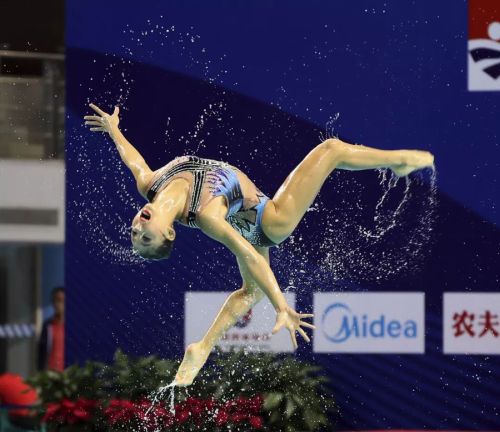 “水上芭蕾”究竟有多美？全國(guó)花樣游泳錦標(biāo)賽武漢“綻放”（附精美圖集）(圖9)